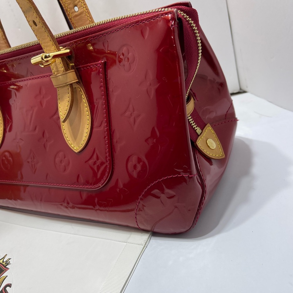Louis Vuitton Vintage Monogram Vernis Rosewood Avenue comes with dust bag. - Picture 5 of 16